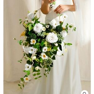 Brand new Ling's moment flowers. Bouquets and Boutonnieres